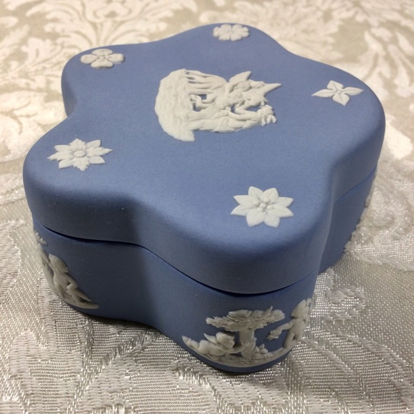 Vintage Wedgwood Blue Jasperware Trinket Box - Picture 6 of 10